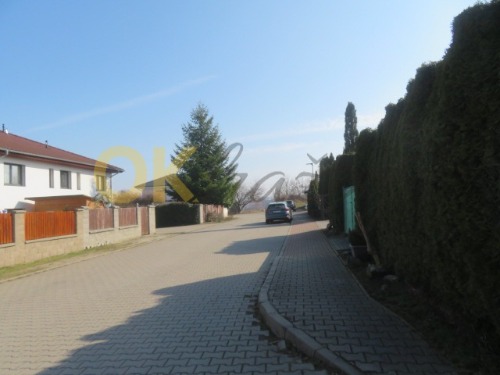 Dražba pozemků s komunikací ve Velkých Přílepech — fotka 2