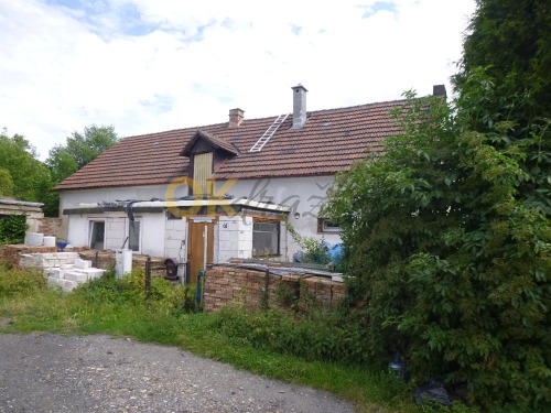 Rodinný dům a garáž v Mělnickém Vtelnu, okr. Mělník