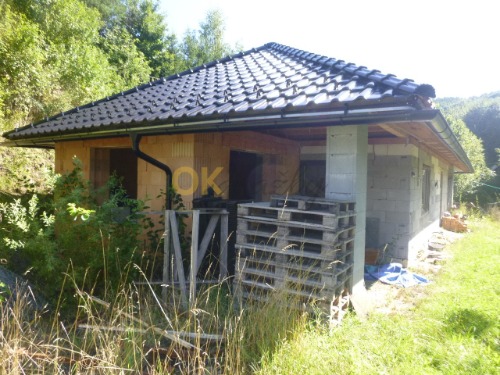 Rodinný dům a pozemek s neevidovaným objektem v obci Vsetín, okres Vsetín