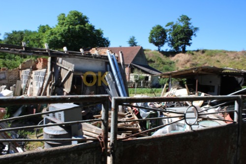 Spoluvlastnický podíl 1/3 k rodinnému domu s pozemky v obci Tulešice, okres Znojmo — fotka 7