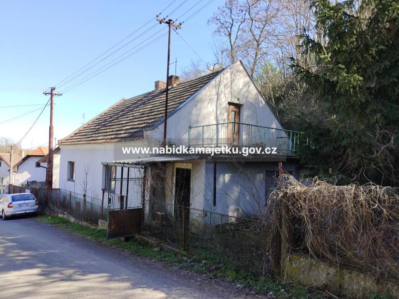 Krupá u Kostelce nad Černými Lesy - p.č. st. 92 s č.p. 8 Krupá — fotka 2