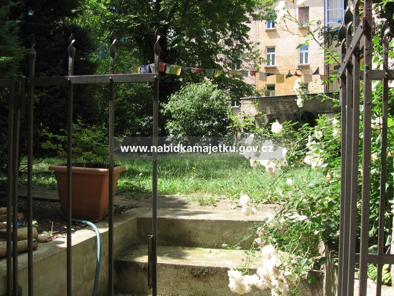 id. 1/4 pozemku parc.č. 287 s domem č.p. 216 a id. 1/4 parc.č. 288 vše k.ú. Bubeneč — fotka 4