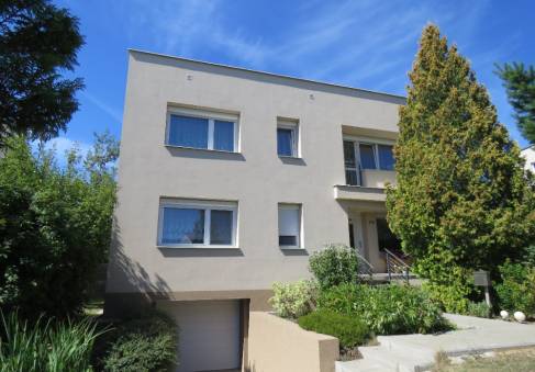 Prodej samostatného RD 6+2 s garáží a pozemkem 1058 m², obec Pozořice, okres Brno-venkov